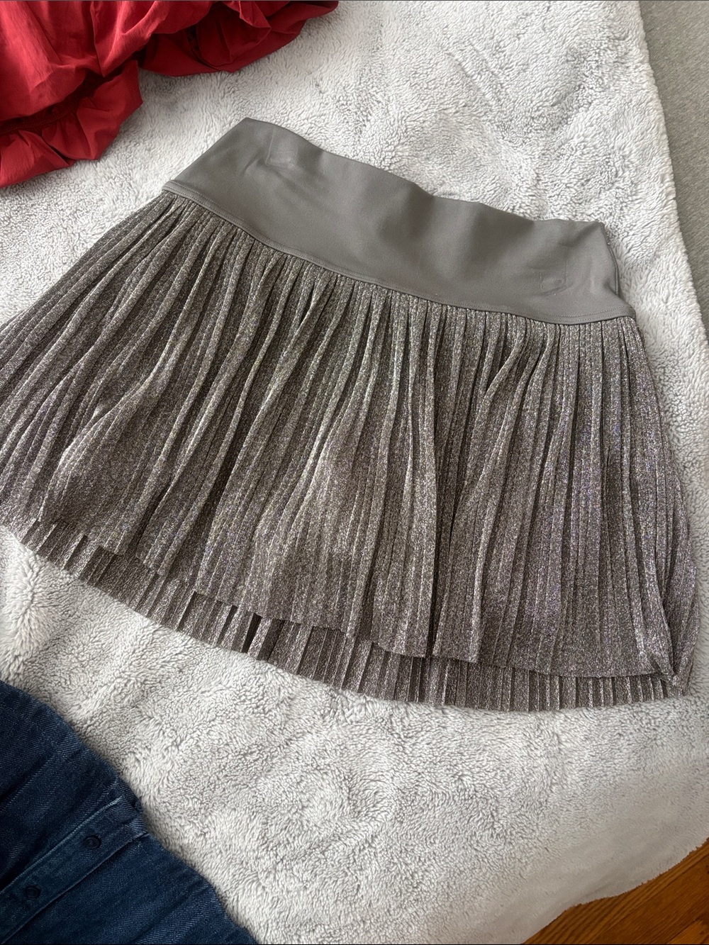 EUC Offline by aerie Shimmery Pleated skirt  in Metallic Dark Gray Size M